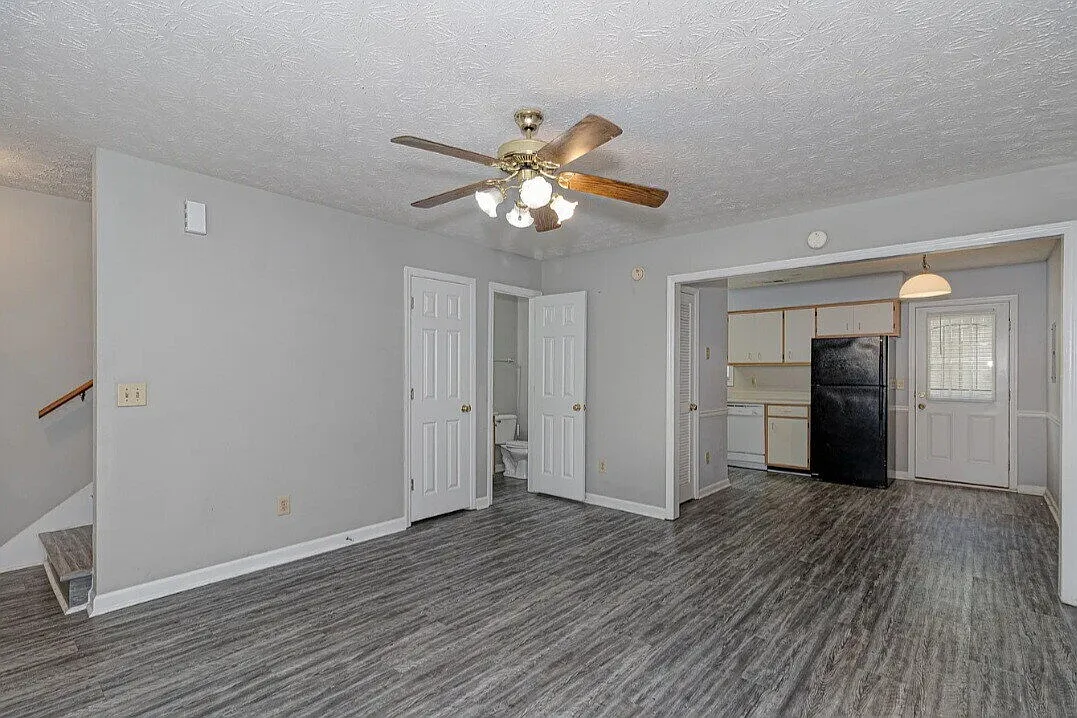 2 bed, 1.5 bath, 980 sqft, $1,085 — Photo 3