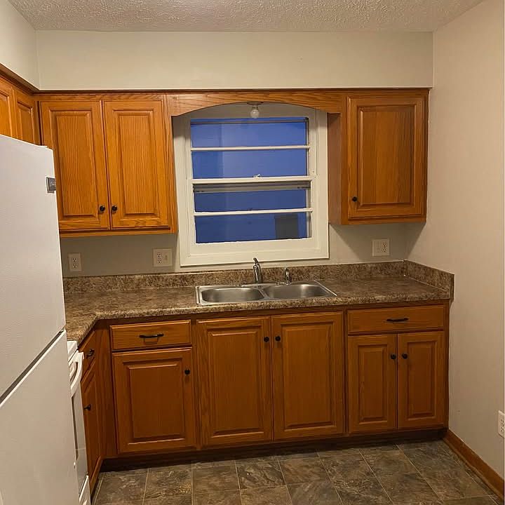 2nd image of 2220 Wayne St APT 1