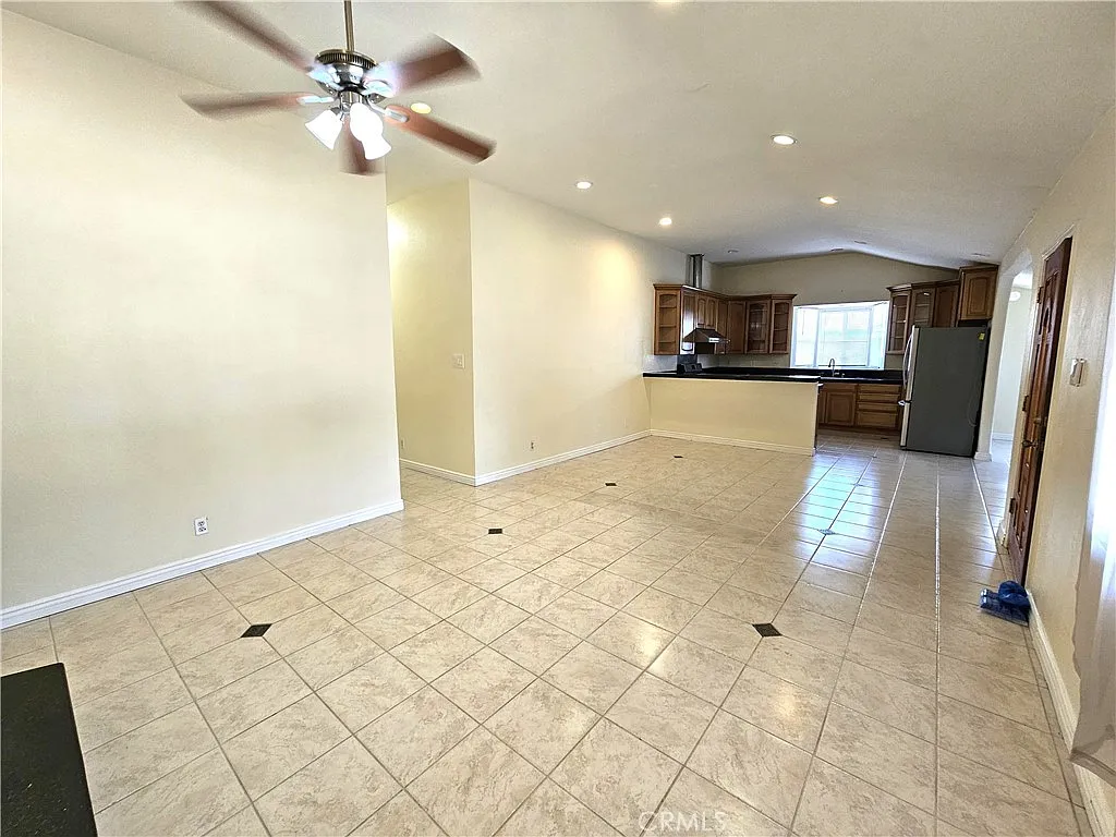 2 bed, 1008 sqft, $2,650 — Photo 3