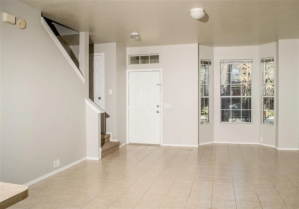 3 bed, 2.5 bath, 1160 sqft, $1,700 — Photo 4