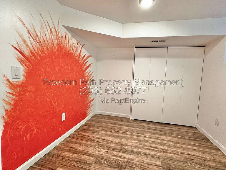 421 S 11th St — Photo 15