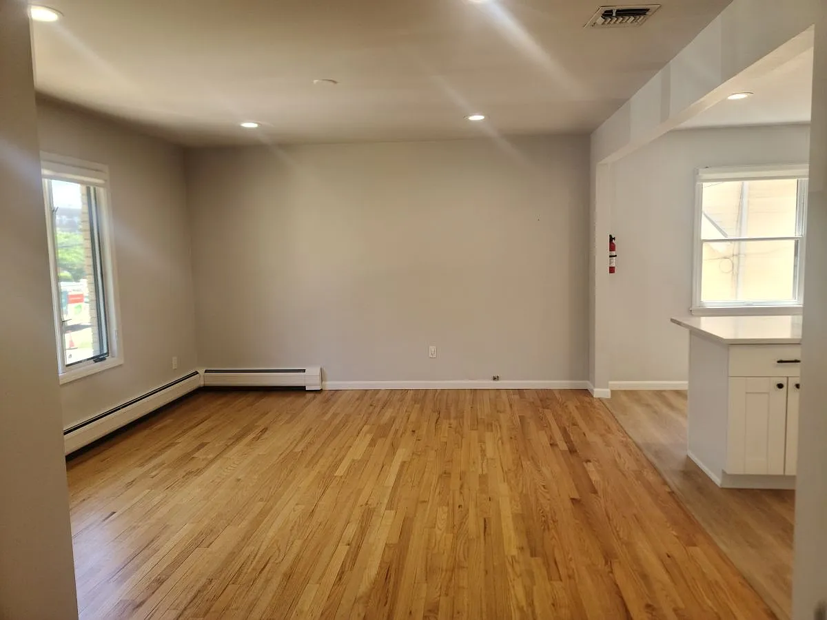 Building Photo - 519 Broad Ave #1