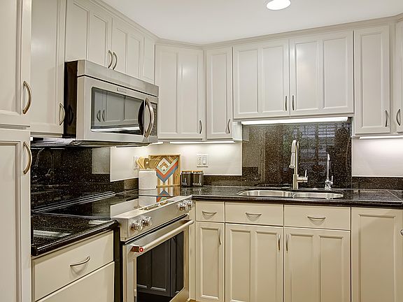 3rd image of 1701 Anacapa St Unit 2