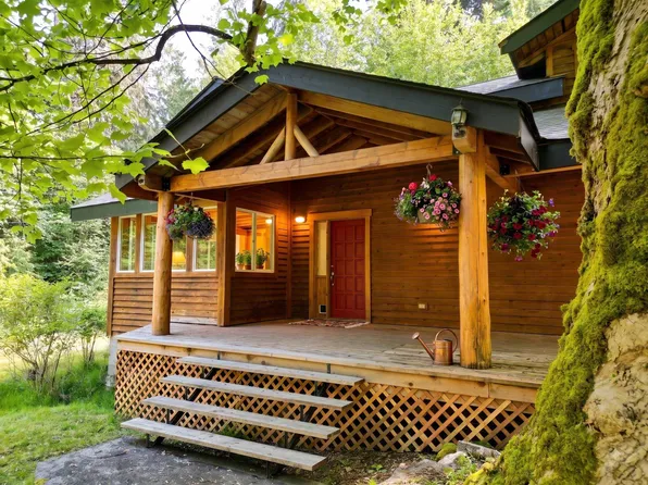 722 W Bay Rd, Gibsons, BC V0N 1V8