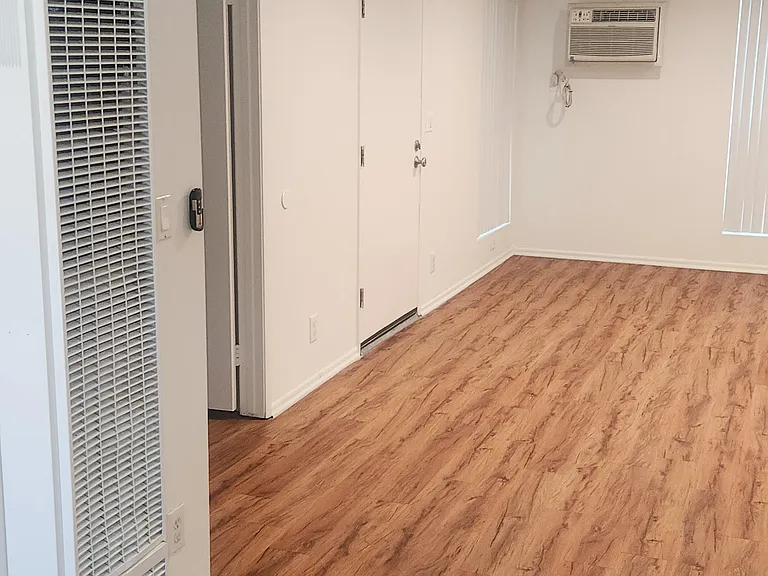 Sherman Pines Apartments — Photo 38