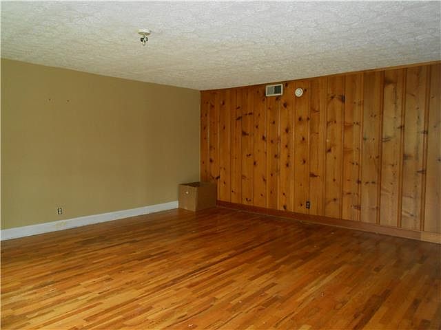 2nd image of 825 Pope St