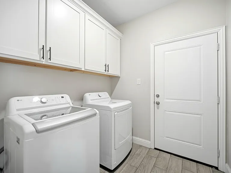 2125 Beaumont St — Photo 17