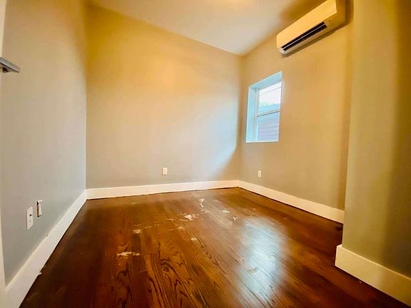 5th image of 114 Woodbine St #3A