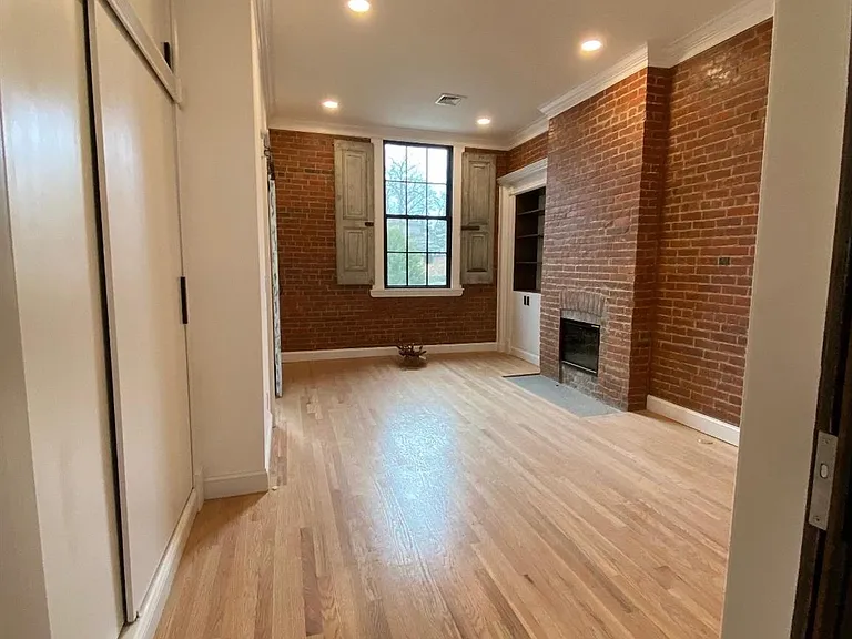 81 Main St — Photo 9