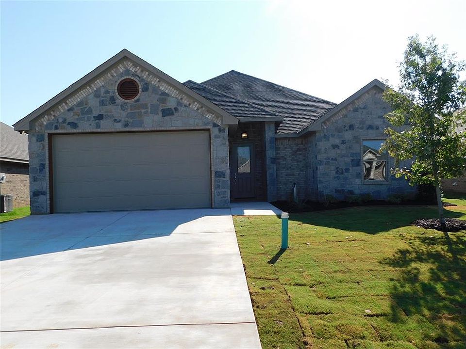 1st image of 3205 Windcrest Dr