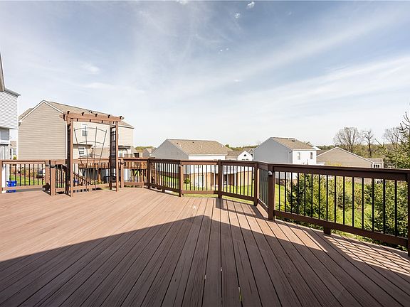 4th image of 106 Oakwood Ln