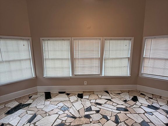 5th image of 1011 Peek St NW