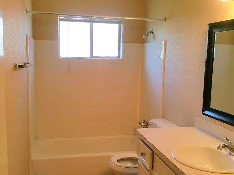12210 Roandale Dr — Photo 7