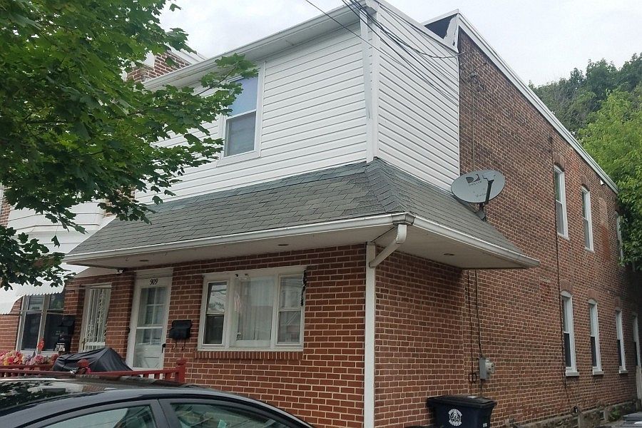 2nd image of 909 Saville Ave