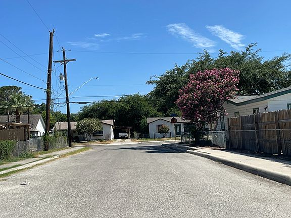 4th image of 7410 Mary Abbott St