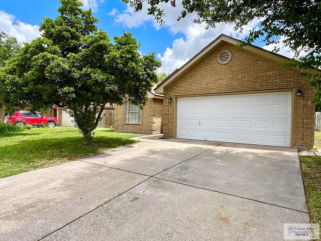 3 bed, 2.0 bath, 1339 sqft, $1,600 — Photo 3