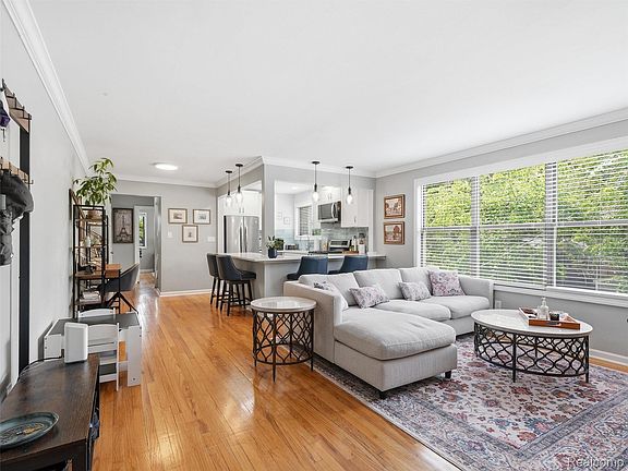 2nd image of 25707 Woodward Ave