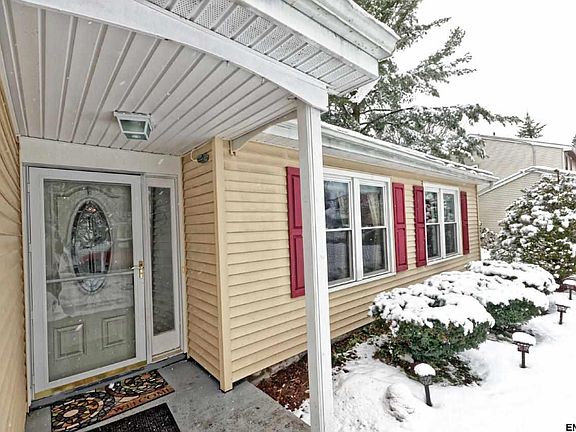 3rd image of 17 Meadowlark Dr