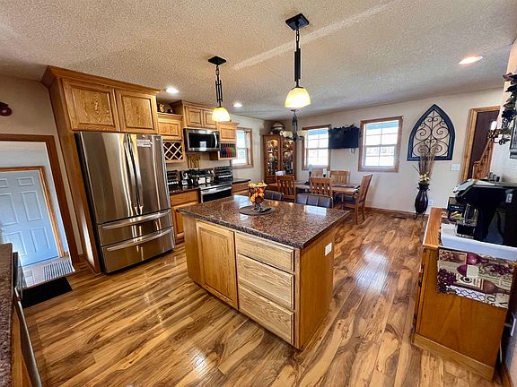 5th image of 905 3rd Ave