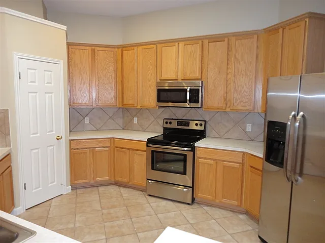 2116 Faldo Ln — Photo 2