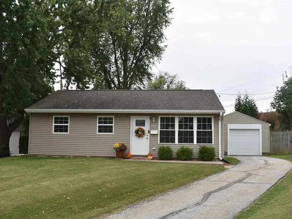 2319 Waters Ct, Quincy, IL 62301