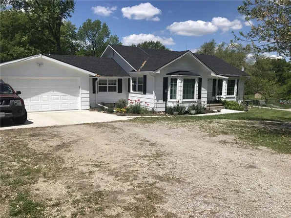 308 N 169th Hwy, Gower, MO 64454