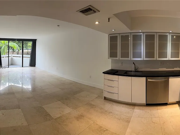 2501 Brickell Ave — Photo 2