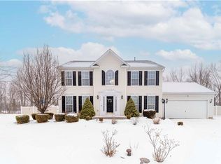 9135 Stratus Cir, Manlius, NY 13104