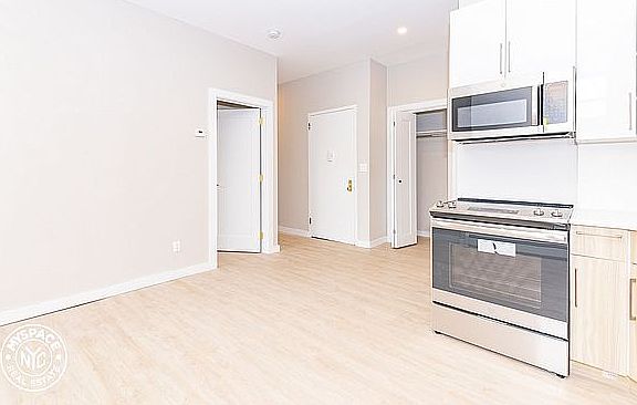 3rd image of 654 Putnam Ave #4G