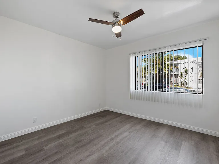 Baldwin Hills Apartments — Photo 12
