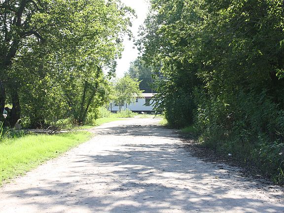 4th image of 1409 Patricia Ln