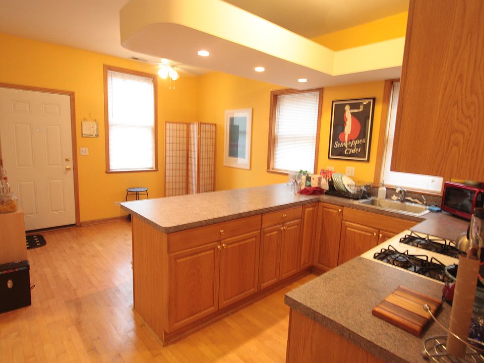 1st image of 2450 N Linden Pl #2