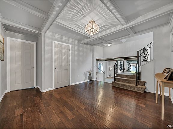 3rd image of 552 Irving Dr