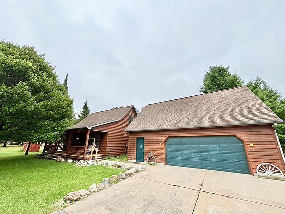 3rd image of 3140 NE Trail Rd