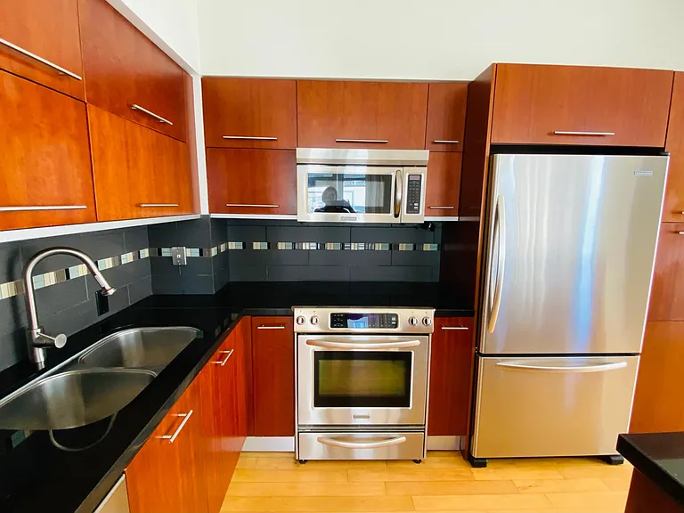 Wonderful and spacious cook's kitchen, fully stocked with all kitchenware, microwave, air fryer, refrigerator/freezer/ice maker, easy care granite countertops and many other extras (coffee maker, slow cooker, etc)