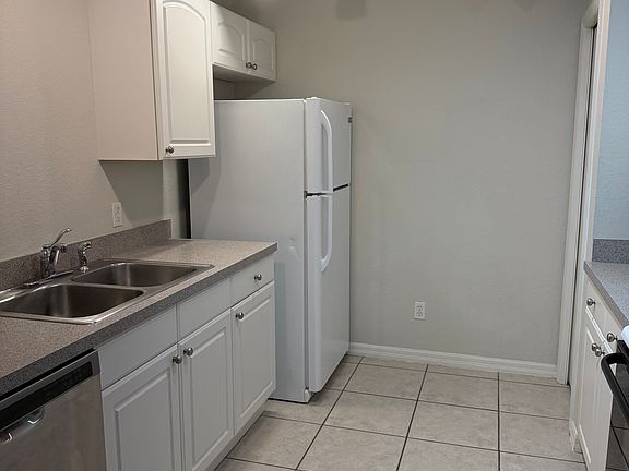 3rd image of 2915 India Palm Dr