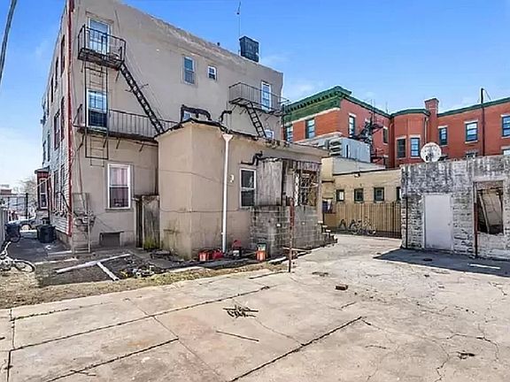 4th image of 150 Bay 22 St #1