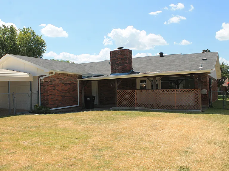 Spacious backyard