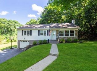 29 Ireland Dr, Poughkeepsie, NY 12603