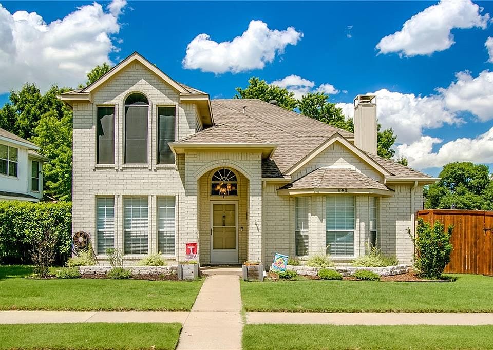 1st image of 542 Village Green Dr