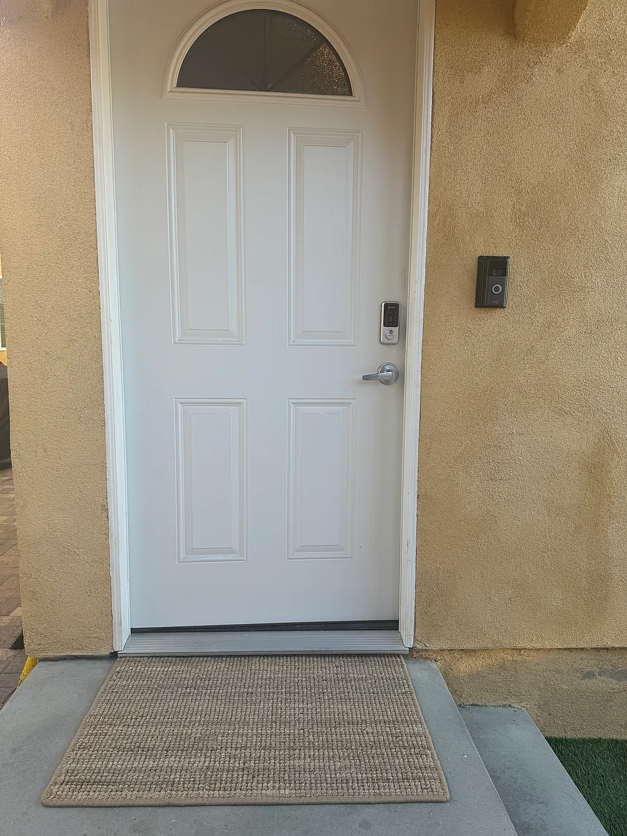 Building Photo - 5827 Rose Ave #2