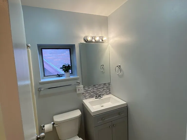 318 Amber St #3 — Photo 8