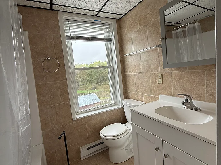 1040 Macrae Rd — Photo 8