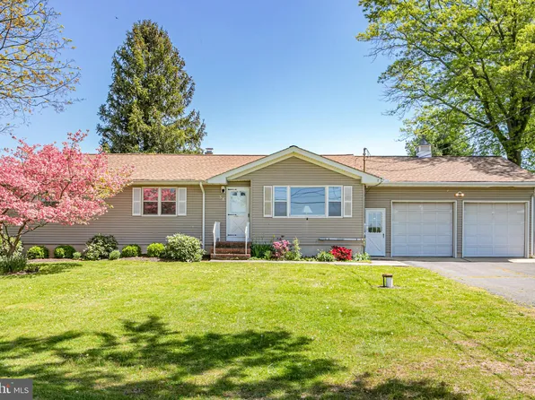38 Burd Rd, Pennington, NJ 08534