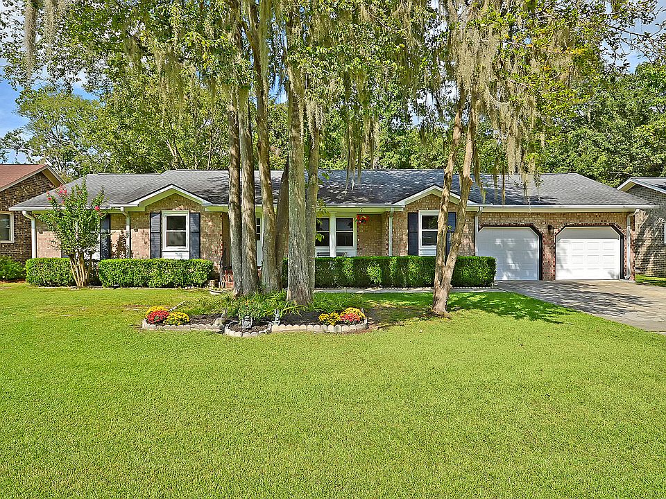 1st image of 203 Blue Heron Dr
