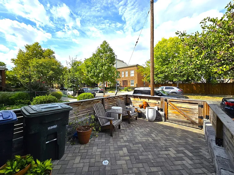 1533 A St NE — Photo 33