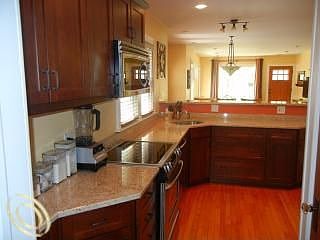 2nd image of 566 N Harvey St