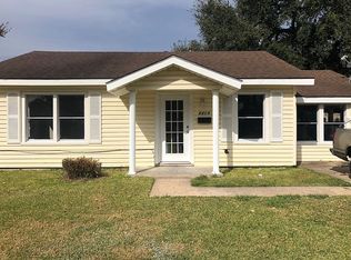 2214 8th St, Port Neches, TX 77651