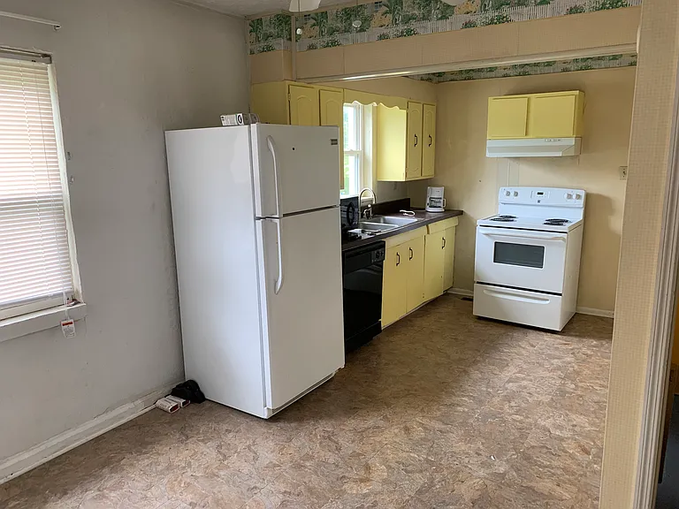 106 Eureka Rd — Photo 3
