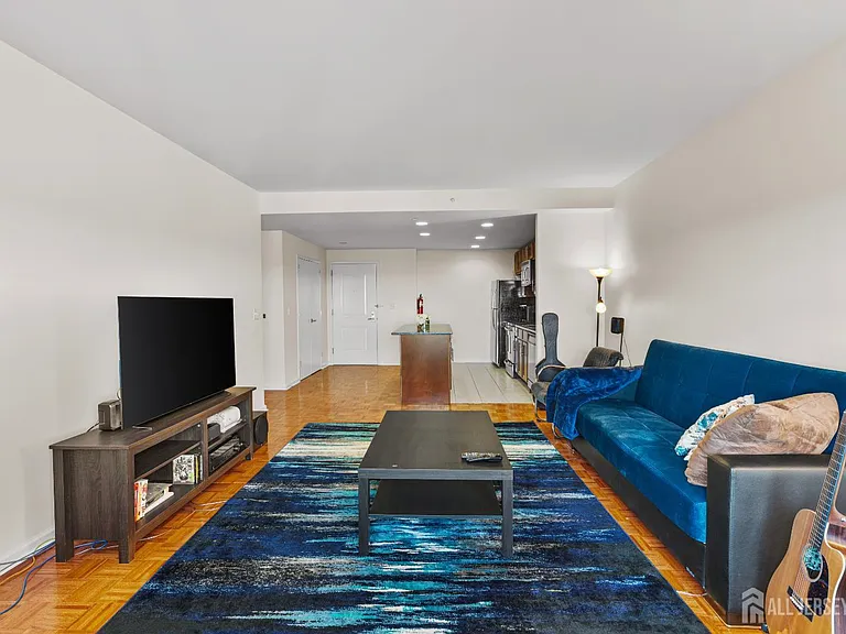 110 Somerset St #2205 — Photo 11
